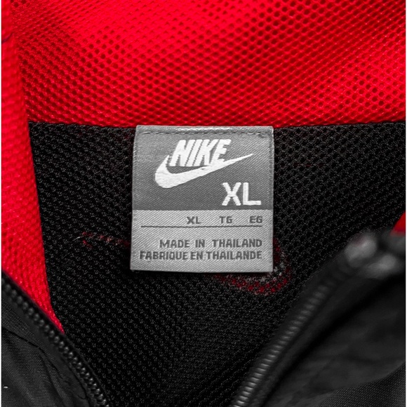 X-Large Y2K Black and Red Nike Windbreaker Light Jacket - Picture 4 of 6